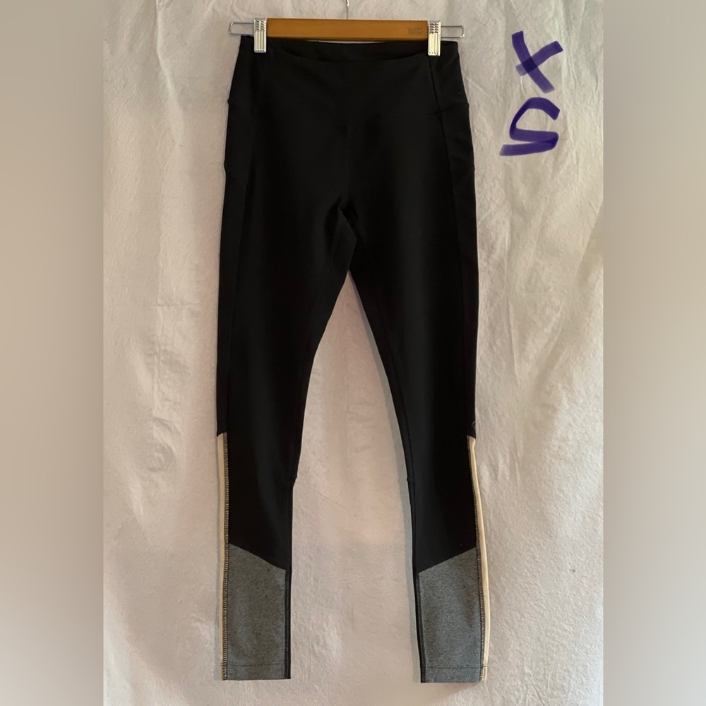 BLACK & GREY LEGGINGS